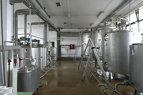 Imagen de equipos en área de producción de alimentos estéril